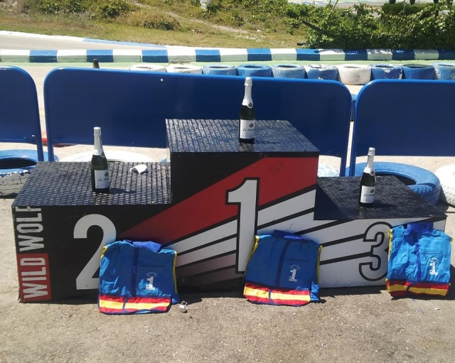 Podio preparado para los ganadores
